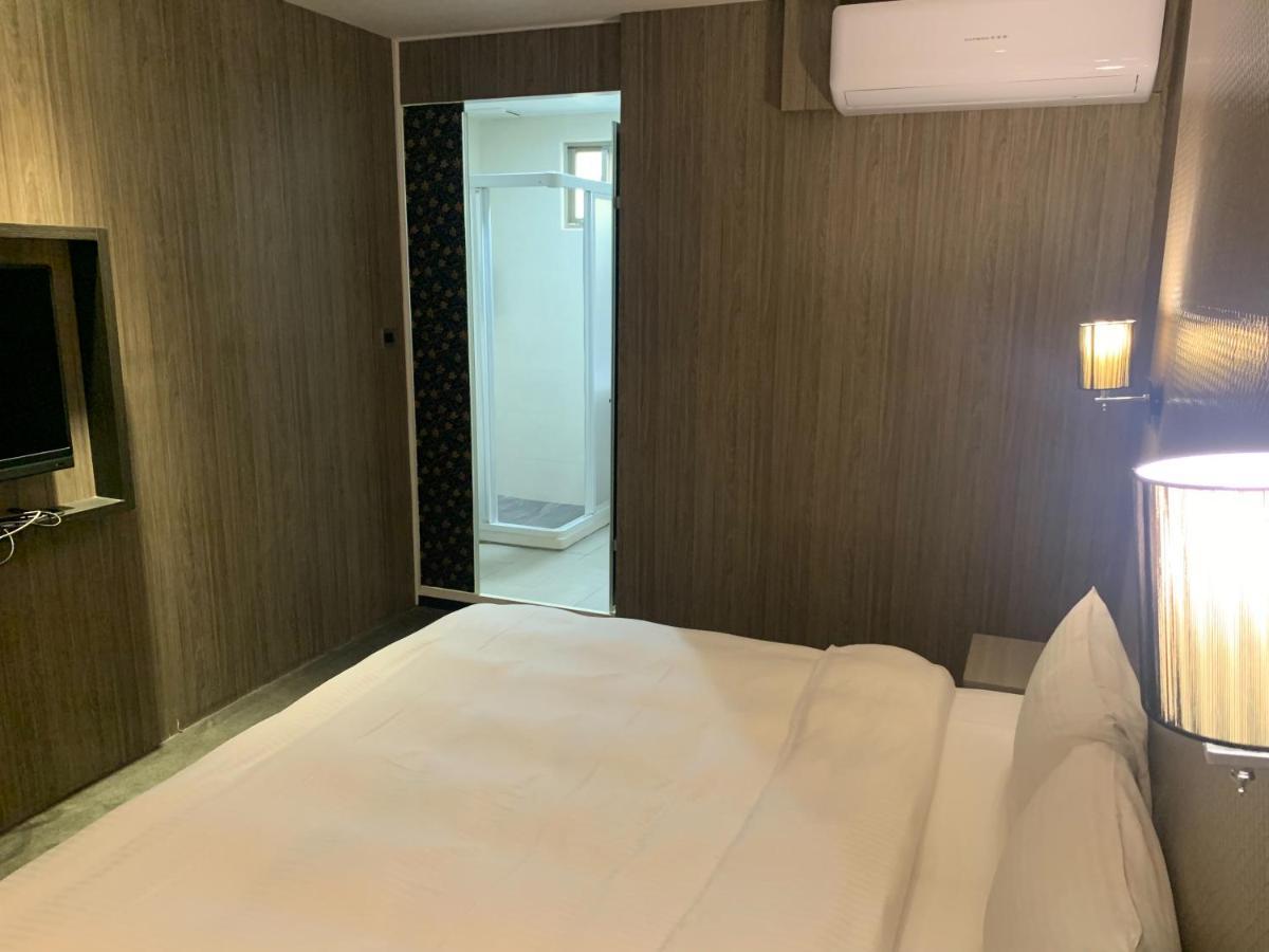 Meworld Hotel - Ximen Тайбей Екстер'єр фото